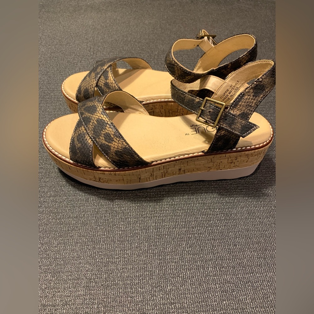Corkys Boutique Fluffie Metallic Leopard Platform Sandals Size 10 - Picture 2 of 7
